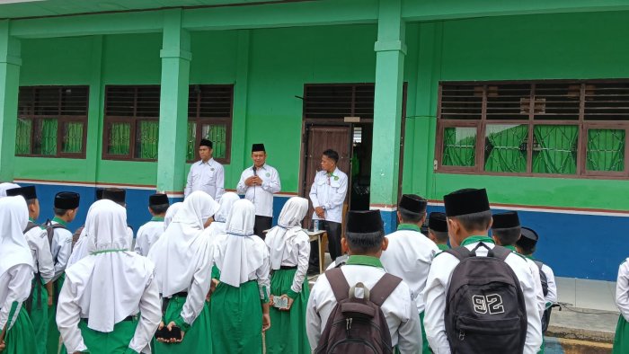 Kepala MIN 4 Sarolangun Beri Motivasi Siswa Kelas VI Hadapi Ujian Madrasah