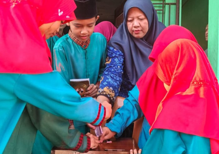 MIN 4 Sarolangun Gelar Kegiatan Jumat Berkah dengan Berbagi