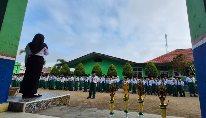 Kamilah S.Pd.I Sebagai Pembina Upacara Sampaikan Tiga Kunci Kesuksesan