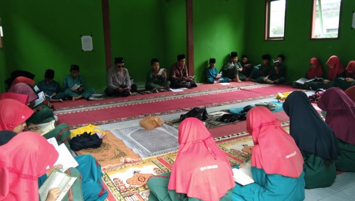 Pembiasaan Siswa Sholat Dhuha dan Membaca Yasin Bersama di MIN 4 Sarolangun Berjalan Lancar