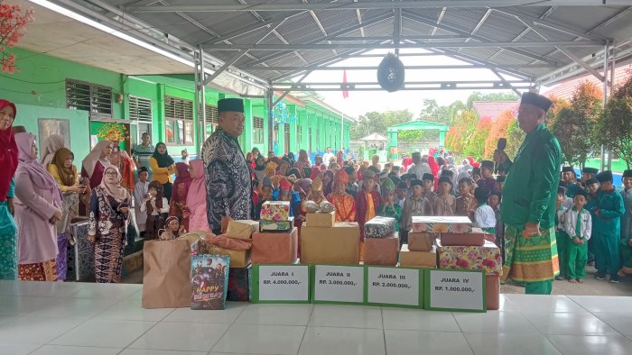 Keseruan Acara Peringatan Hari Guru di MIN 4 Sarolangun Berlangsung Meriah