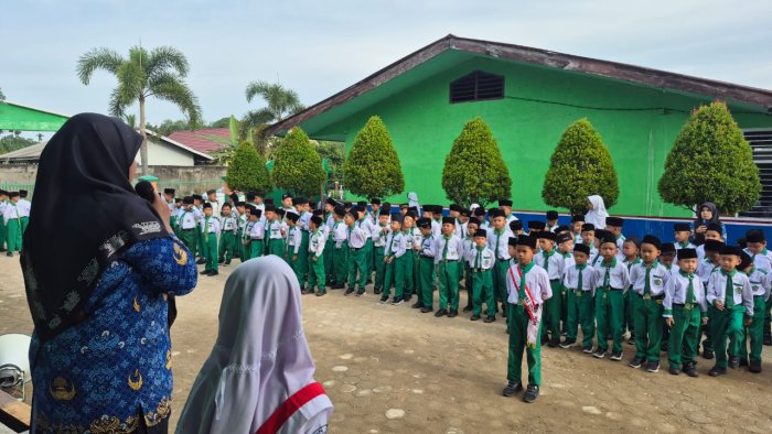 MIN 4 Sarolangun Gelar Upacara Peringatan Hari Pahlawan dengan Khidmat