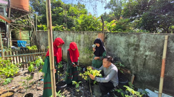 MIN 4 Garden Sebagai Sarana Edukasi Siswa Dalam Merawat Tanaman